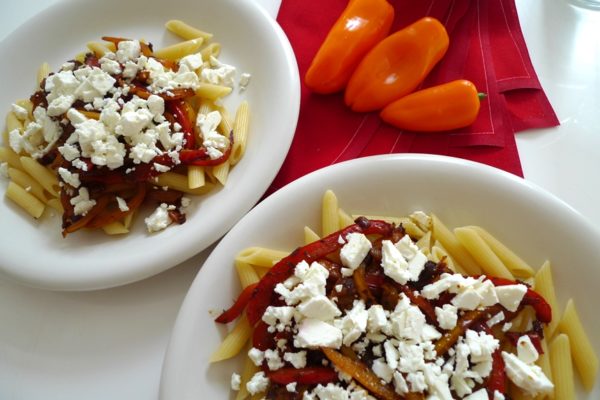 Penne mit Paprika und Feta