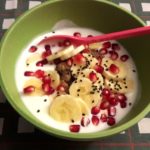 Amaranth mit Vanillejoghurt, Banane und Granatapfelkernen