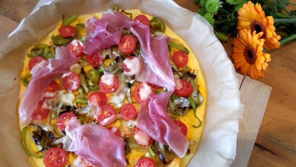Maispizza mit Prosciutto di San Daniele und Grana Padano