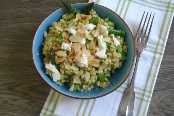Ebly mit Spargel und Avocado