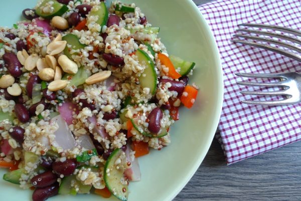 Nussig-herbstlicher Quinoa-Salat