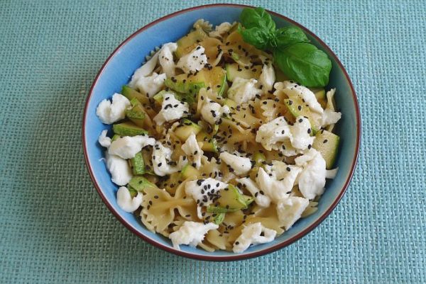 Pasta mit Zucchini und Zitrone